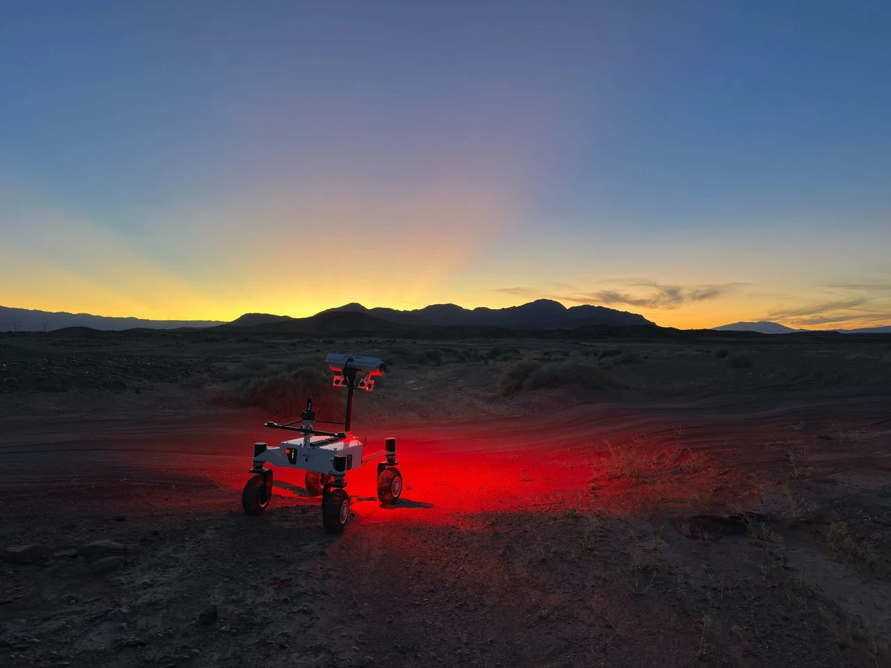 Tres robots con IA aprenden a explorar como un equipo científico
